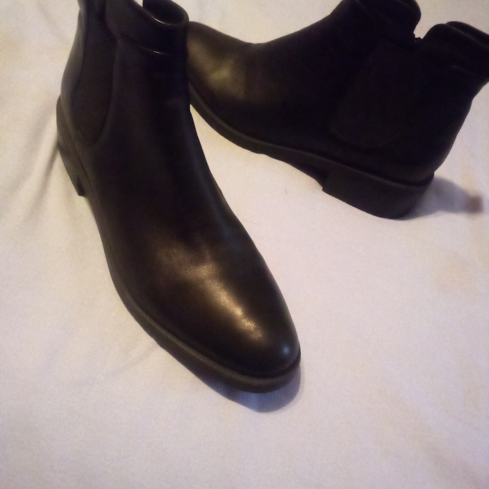 Vanelli Chelsea black leather boot